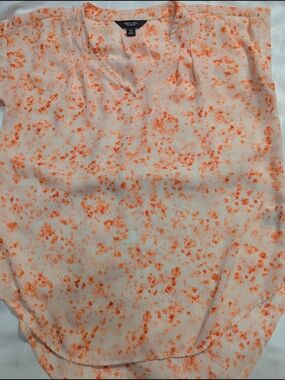 Simply Vera Vera Wang Peach Blouse with Orange Coral Floral Pattern XS